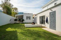 C'esta Cottage Modern Luxurious Sounds of the Sea Tourism Africa