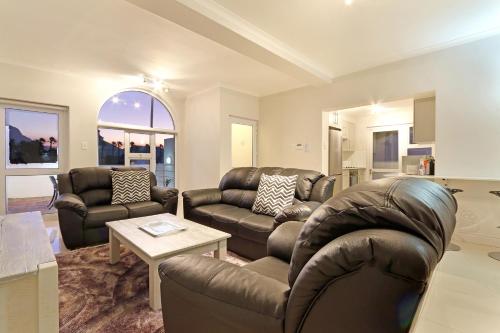 Camps Bay Beach Apartment - thumb 1