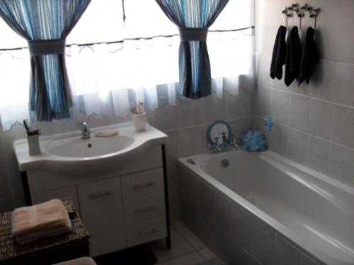Casa Villa Guest House Carletonville - Suite 4 - thumb 3