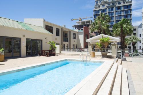 Central City Apartment-City Views, Pool, Gym - thumb 1