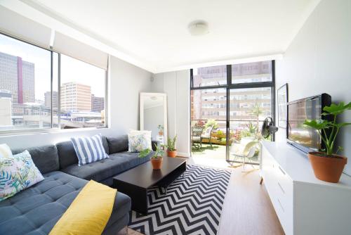 Central City Apartment-City Views, Pool, Gym - thumb 0