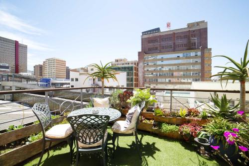 Central City Apartment-City Views, Pool, Gym - thumb 3