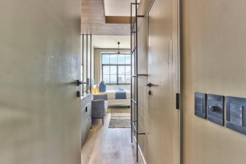 Central, Sunny East City Apt At The Harri W/ Views - thumb 5