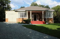 Charming 2 bed in Rosebank's trendy art mile. Accommodation Africa