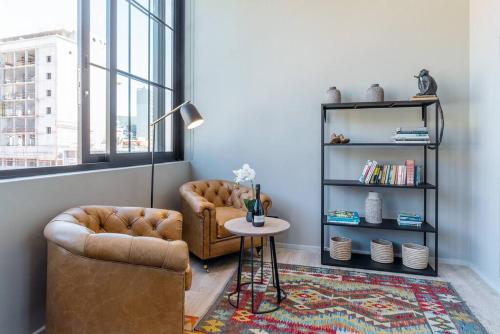 Charming Corner Unit At The Harri In The East City - thumb 5