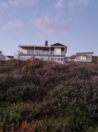 Cheerful 4-bedroom home with indoor  outdoor braai Tourism Africa