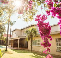 Contemporary Menlyn Maine Villa @ 201 J - Tourism Africa