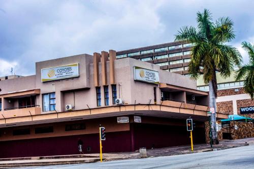 Coyotes Hotel & Conference Centre - thumb 1
