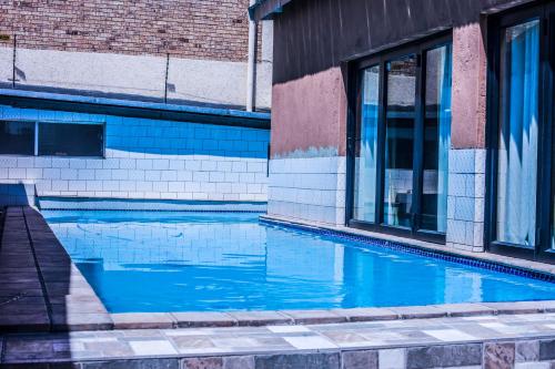 Coyotes Hotel & Conference Centre - thumb 2