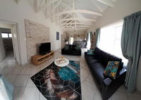 Cozy 3 bedroom 6 sleeper secure house Tourism Africa