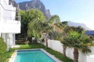 Cozy Camps Bay House With Mountain And Sea View