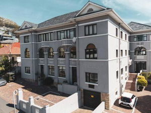 Cozy One-bedroom In The Heart Of Sea Point
