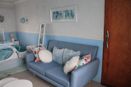 Cozy, Modern Luxury Cottage - Peaceful Charm WiFi! - thumb 5