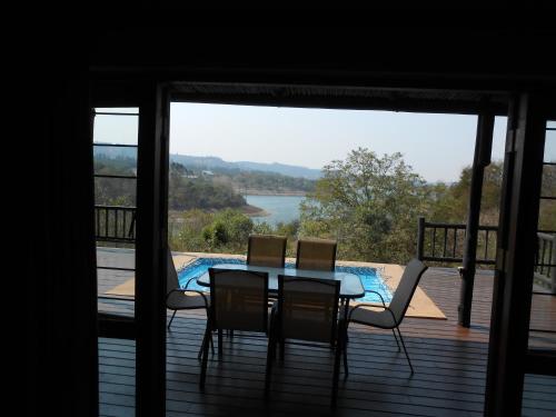 DaGama Lake Cottages(Fire Thorn & Sycamore Cottages) - thumb 1