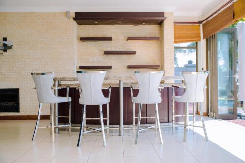 DAM VEIW HOUSE - thumb 0