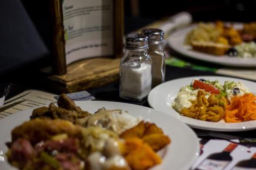 Desert Palace Hotel - thumb 1