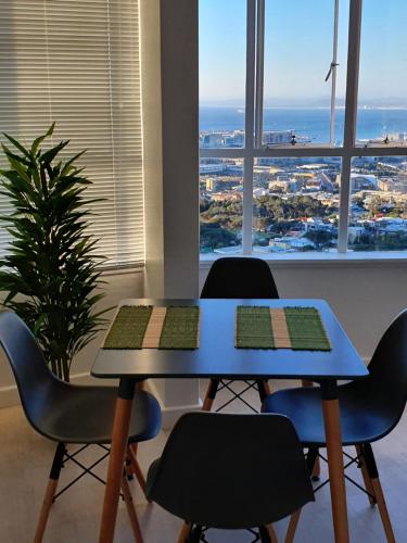 Disa Park 14th Floor Apartment With City Views - thumb 3