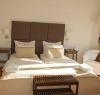 Easy Walk To The Rosebank Mall Close To All Amenities - Tourism Africa