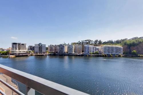 Elgene's Getaway Waterfront Views + Terrace - thumb 1
