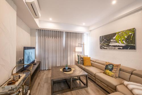 Entire Luxury 2 Bedroom En-suite Apartment At Regency Hotel - thumb 3