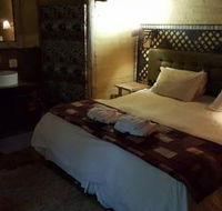 Essential Rose Room African Silhouette Country House for Essential Workers - Accommodation Africa