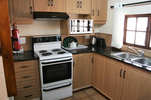 Fairways Holiday Accommodation - thumb 1