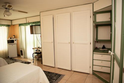 FAMILY BEDROOM - thumb 1