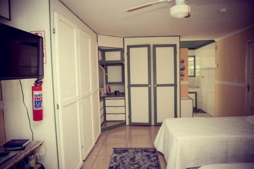 FAMILY BEDROOM - thumb 3