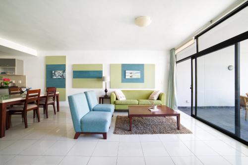 Flatrock Suites - thumb 0