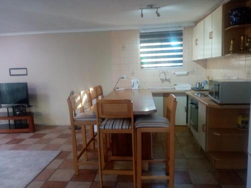 GREATNESS AWAITS TRAVELLER - thumb 1