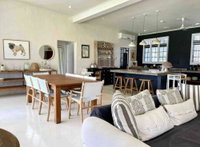 Hillhouse 4 Bedroom modern farm house Tourism Africa