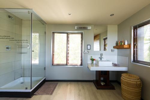 Hog Hollow Country Lodge - thumb 1