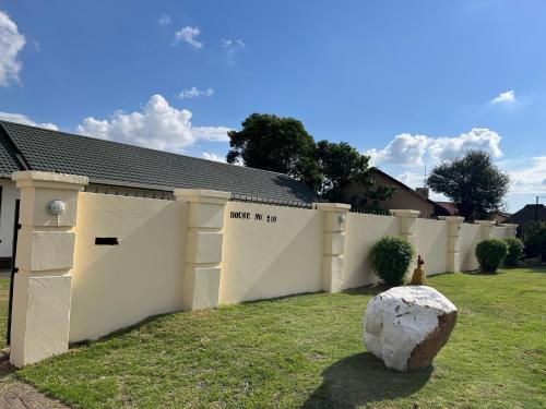 House 210 Holiday Rentals - thumb 1