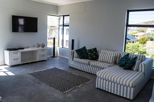 J Bay Junction - thumb 3