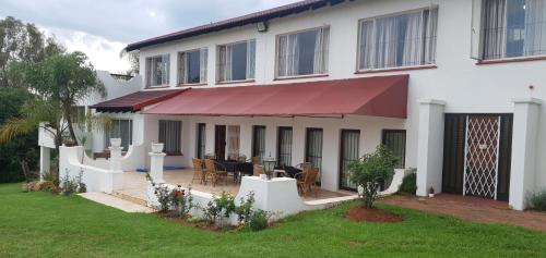 Jacaranda Self Catering Apartments - thumb 0
