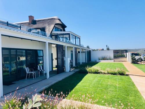 Karee Manor - thumb 0