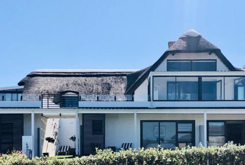 Karee Manor - thumb 1