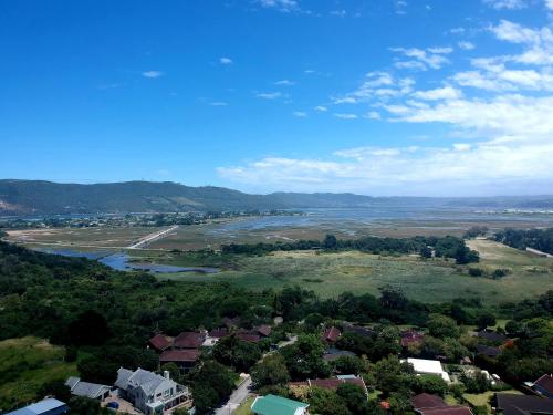 Lagoonview Manor - thumb 1