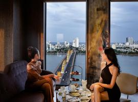 Moonlight Hotel SUITES & Spa - prime central location, Room with nice view on very high floor, City View, DRAGON Bridge View, Open all night Tourism Africa