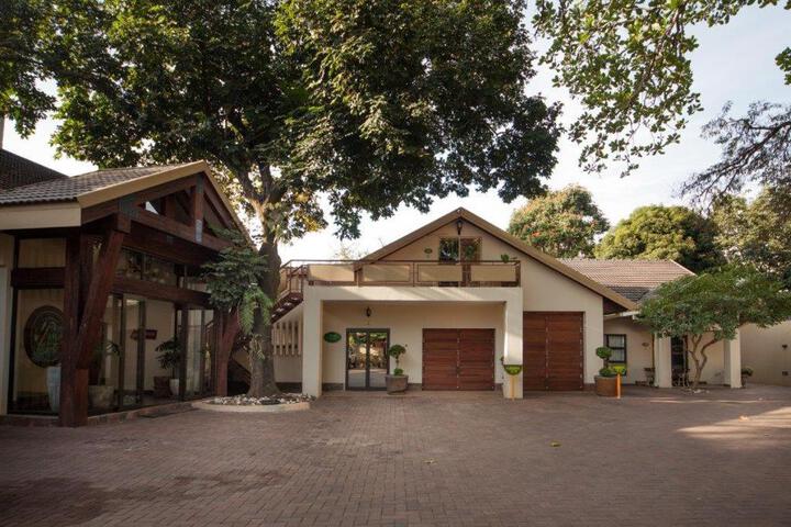 Tamboti Lodge - thumb 3