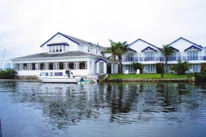 Halyards Hotel And Spa - thumb 0