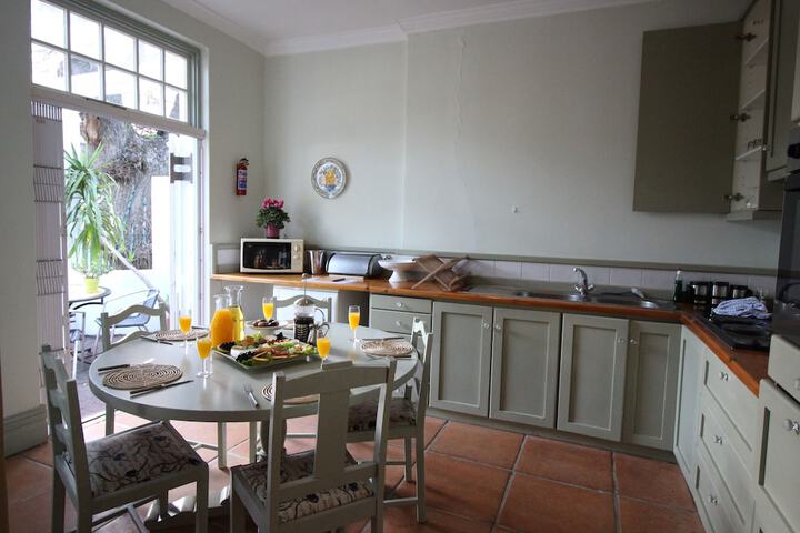 Mountain Manor Guest House & Executive Suites - thumb 6