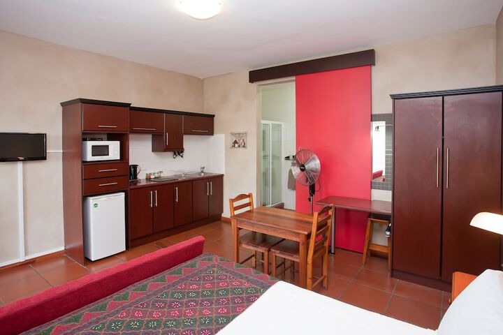 Miles B&B Guesthouse - thumb 2