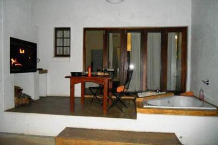 Tsanana Log Cabins & Mullberry Lane Suites - thumb 1
