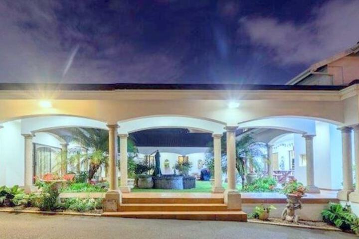 Centre Court B & B - thumb 2