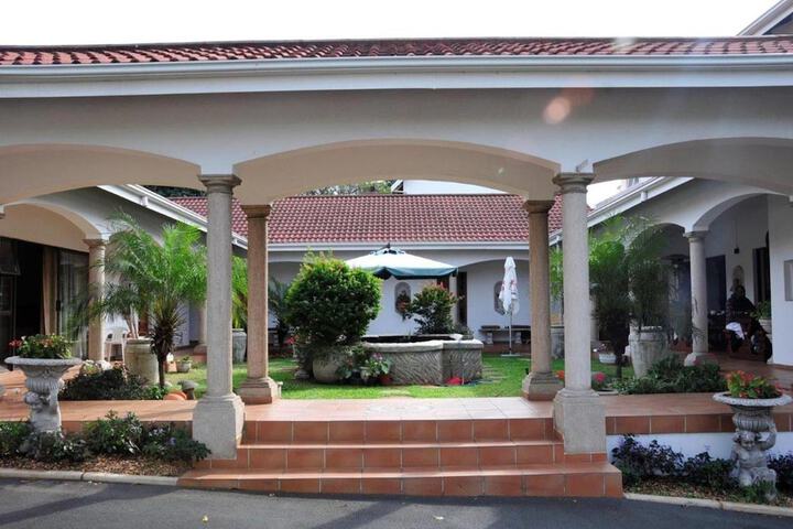 Centre Court B & B - thumb 6