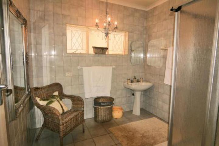 La Loggia On Broadwood - thumb 1