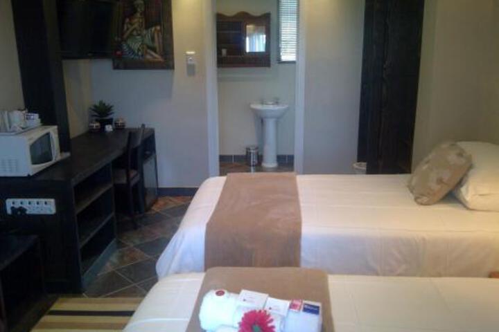 Red Tudor Bed & Breakfast - thumb 4