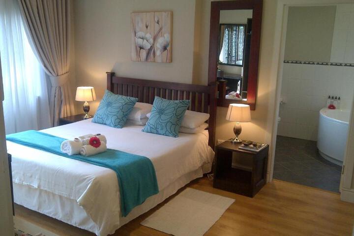 Red Tudor Bed & Breakfast - thumb 3