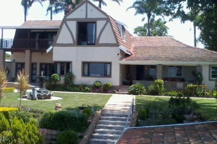 Red Tudor Bed & Breakfast - thumb 1